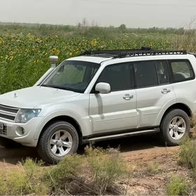 Mitsubishi Pajero 2013