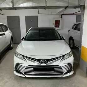 Toyota Camry 2021