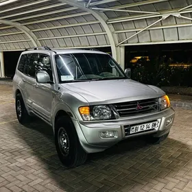 Mitsubishi Pajero 2001