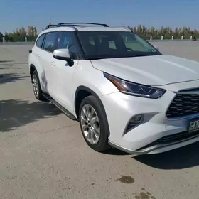 Toyota Highlander 2021