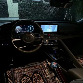 Hyundai Elantra 2023