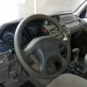 Mitsubishi Pajero 1999