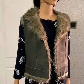 Меховые безрукавки