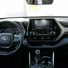 Toyota Highlander 2021