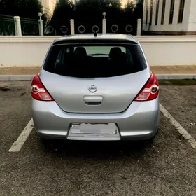 Nissan Tiida 2011