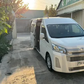 Toyota Hiace 2019