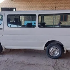 Toyota Hiace 2004