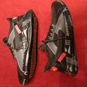 Кроссовки, Мокасины