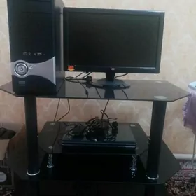 Домашний компьютер с подставко