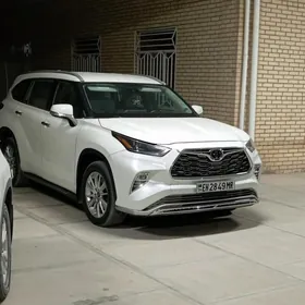 Toyota Highlander 2021