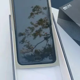 Телефон Blu vivo 8