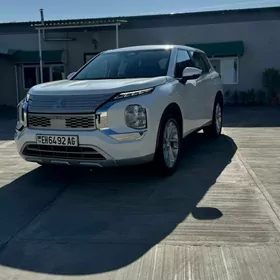 Mitsubishi Outlander 2021