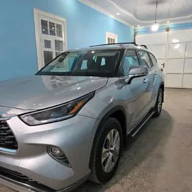Toyota Highlander 2021