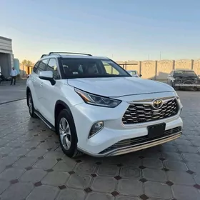 Toyota Highlander 2021