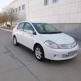 Nissan Tiida 2011