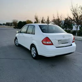 Nissan Versa 2011