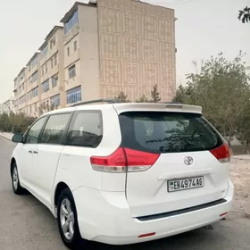 Toyota Sienna 2012