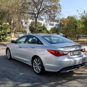 Hyundai Sonata 2010