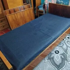 кровать двуспальная