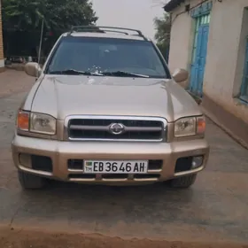 Nissan Pathfinder 1999