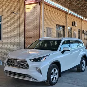 Toyota Highlander 2021