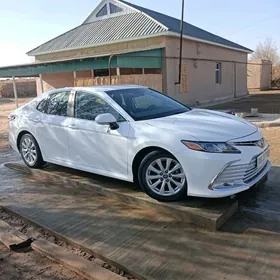 Toyota Camry 2020