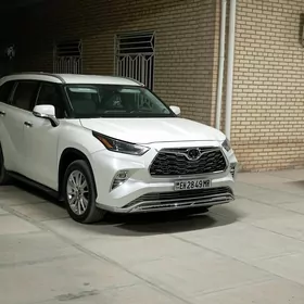 Toyota Highlander 2021