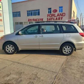 Toyota Sienna 2004