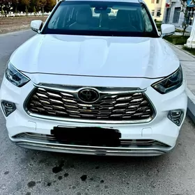 Toyota Highlander 2021