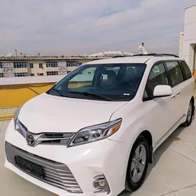 Toyota Sienna 2015