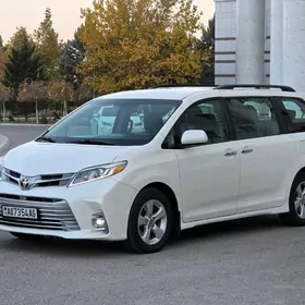 Toyota Sienna 2020