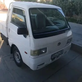 Mazda B2000 2001