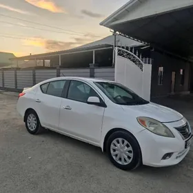 Nissan Versa 2012