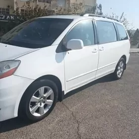 Toyota Sienna 2004