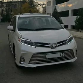 Toyota Sienna 2018