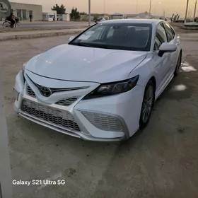 Toyota Camry 2021