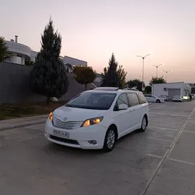 Toyota Sienna 2011