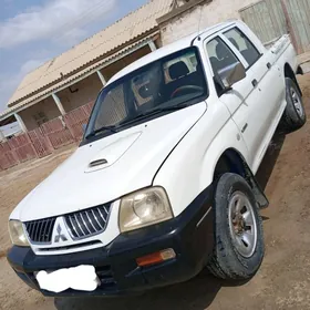Mitsubishi L200 2004