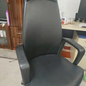 кожаное кресло