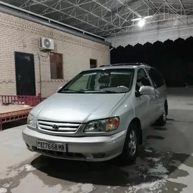 Toyota Sienna 2003