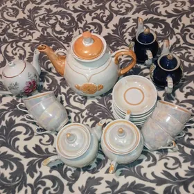 Чайный сервиз,чайники разные