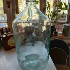 стеклянный бутыль 20л.