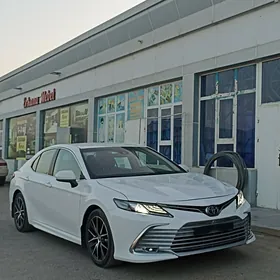 Toyota Camry 2021