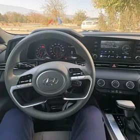 Hyundai Elantra 2021