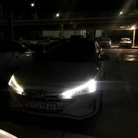 Hyundai Elantra 2021