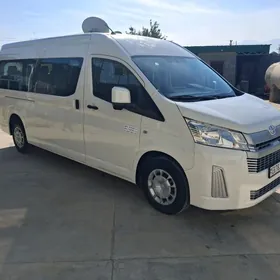 Toyota Hiace 2021