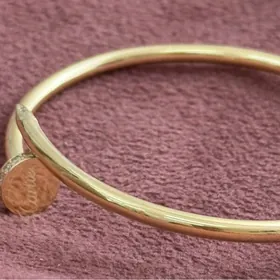 Gyzyl Cartier bilezik