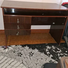 письменный стол