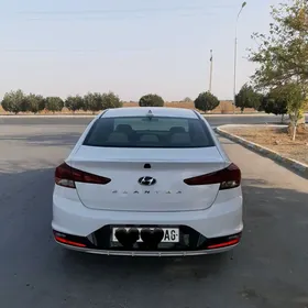 Hyundai Elantra 2020