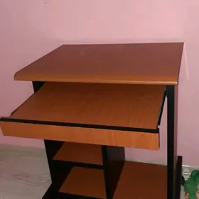 Ofis üçin kompýuter stol